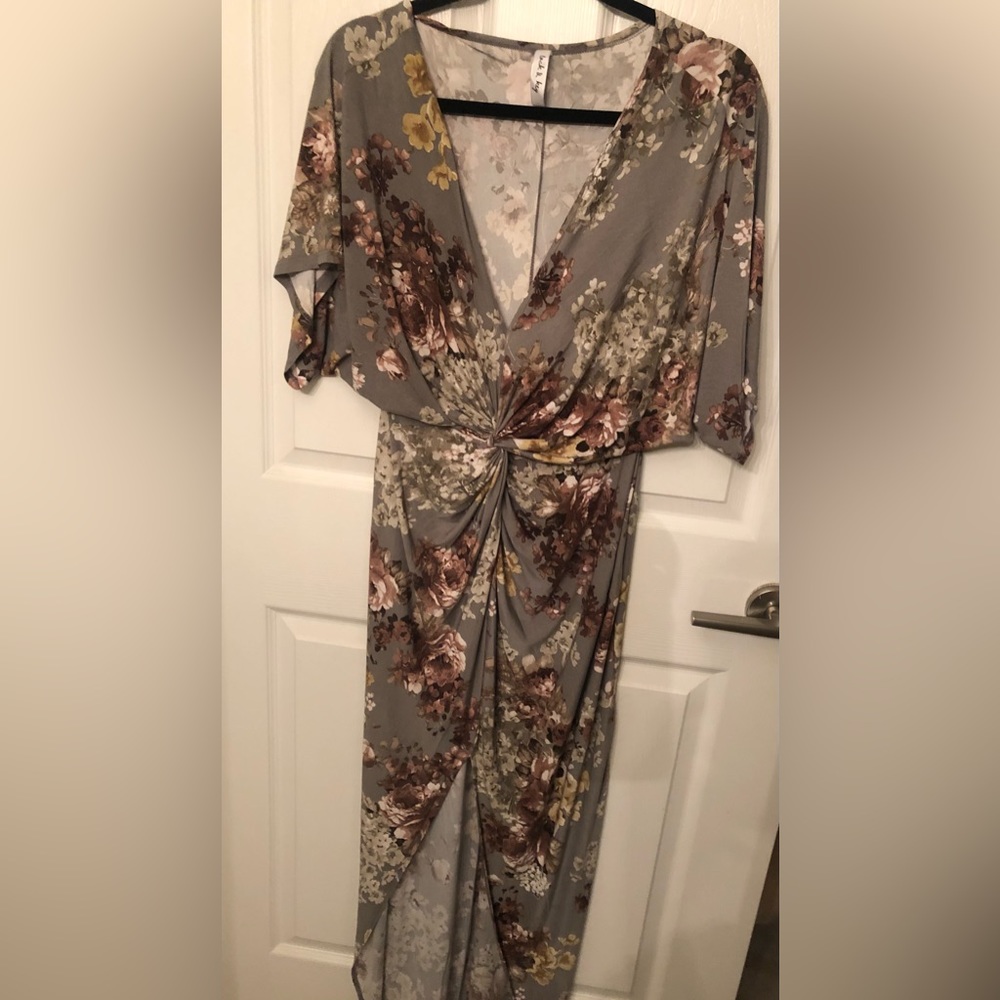 Grey floral dress with a twist! Size medium